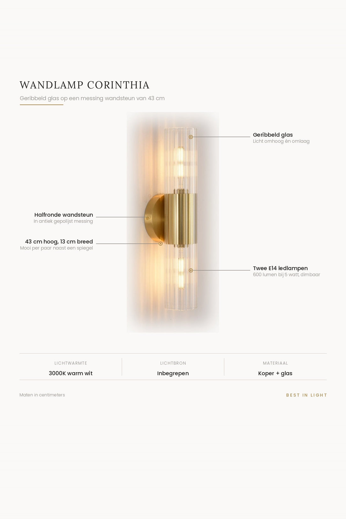 Wandlamp Corinthia met maten en kenmerken: geribbeld glas op een messing wandsteun, 43 cm hoog en 13 cm breed, twee E14 ledlampen van 600 lumen