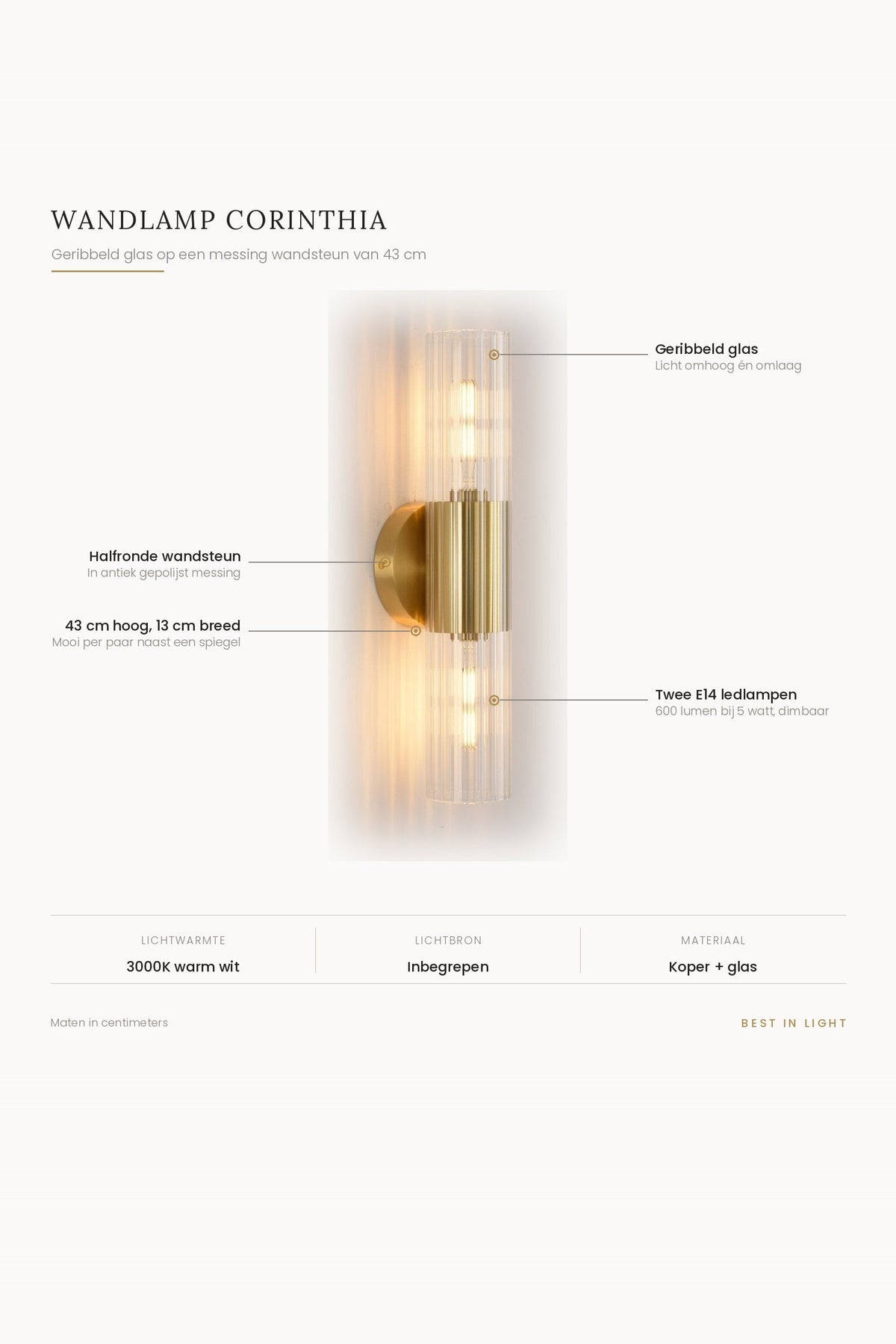 Wandlamp Corinthia met maten en kenmerken: geribbeld glas op een messing wandsteun, 43 cm hoog en 13 cm breed, twee E14 ledlampen van 600 lumen