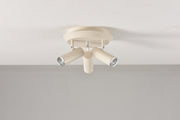 Plafondlamp Flush in beige met drie richtbare spots aan het plafond