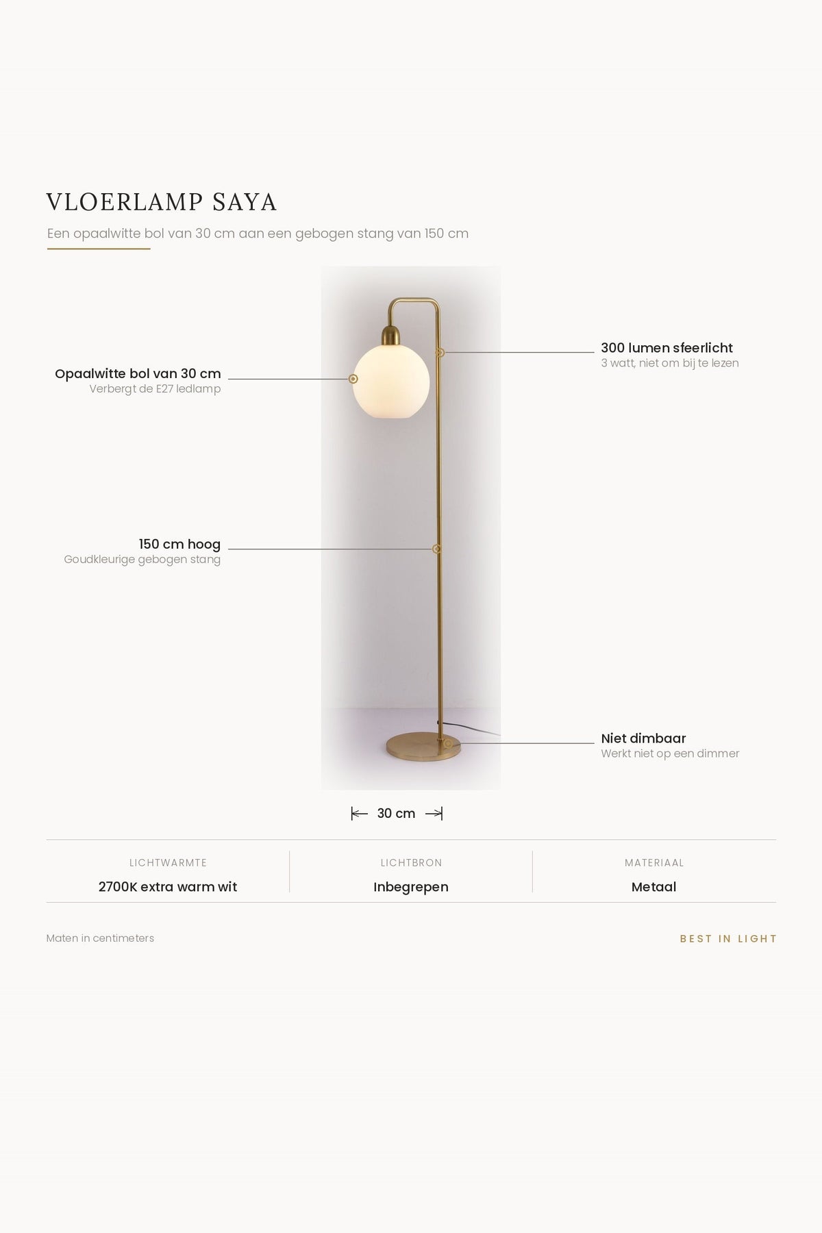Vloerlamp Saya met maten en kenmerken: opaalwitte bol van 30 cm aan een gebogen stang van 150 cm, 300 lumen sfeerlicht, niet dimbaar